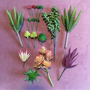 Bundle / Lot 17 Fake Succulent Plants